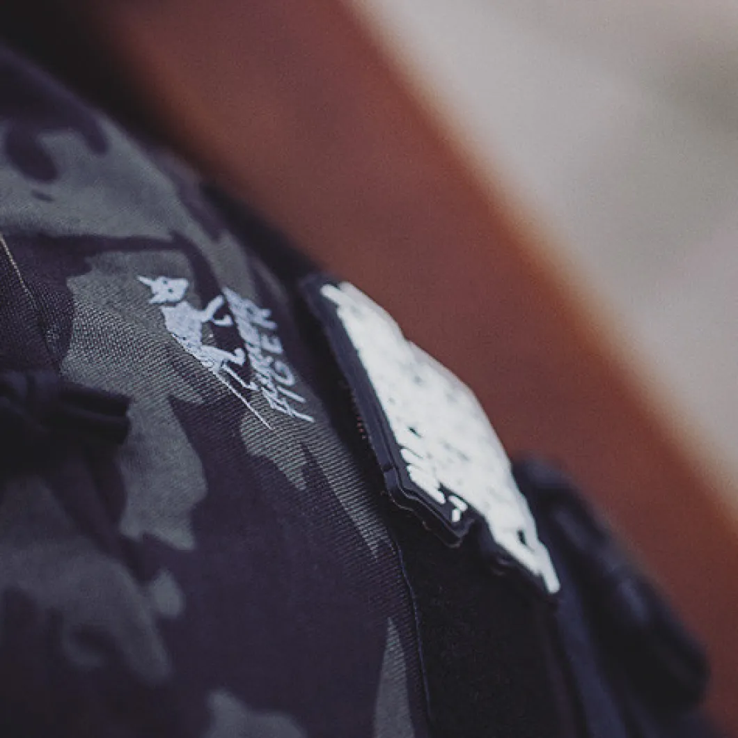 Aufgeben Patch Black Schwarz